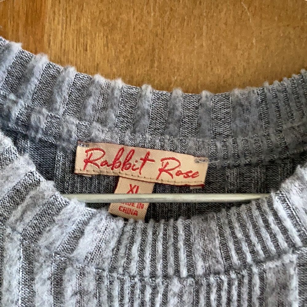 Rabbit Rose L/S Crew Neck Top - Picture 4 of 10